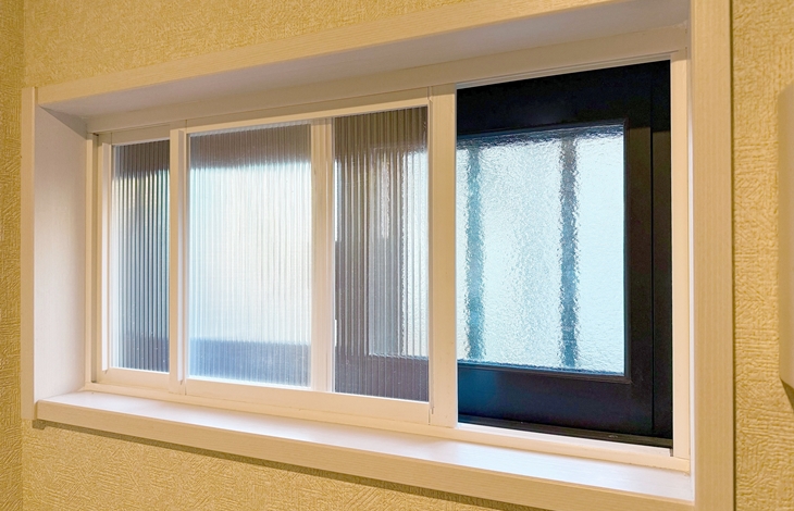 今ある窓の室内側に新しく取り付ける二重窓、すなわち内窓