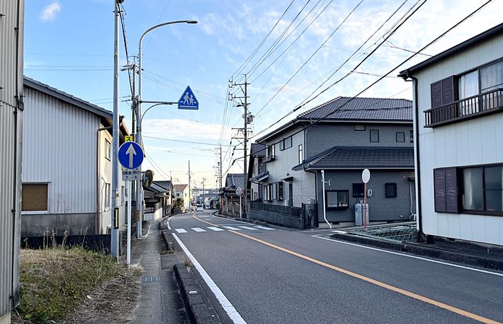 地上階にある窓